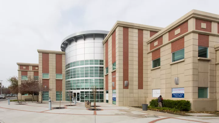 Image of the front entrance of the Bakersfield Specialty Care Center Building.