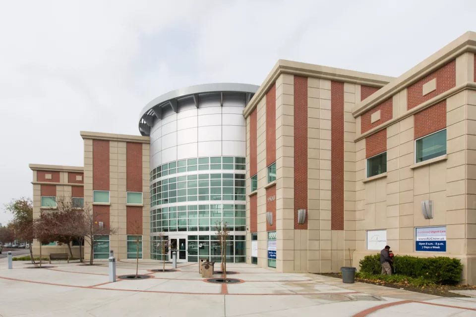 Image of the front entrance of the Bakersfield Specialty Care Center Building.
